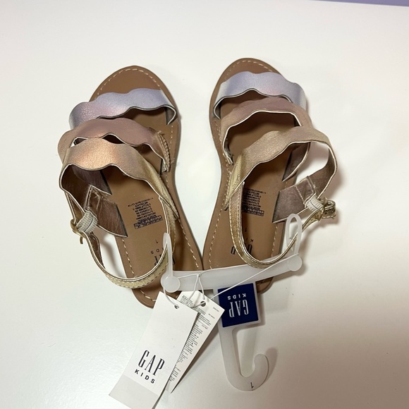 Gap metallic sandals size 1 - Picture 6 of 7